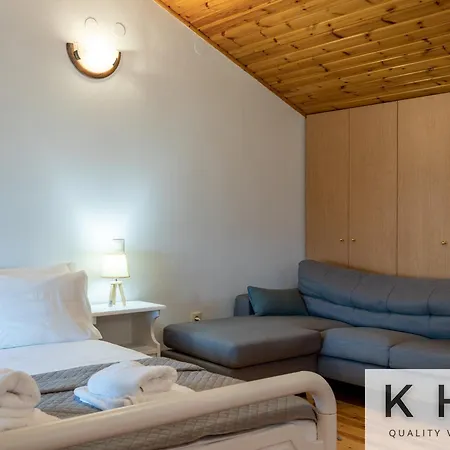 Three Flats, With Sea View, One Loft And Two With Sea View!