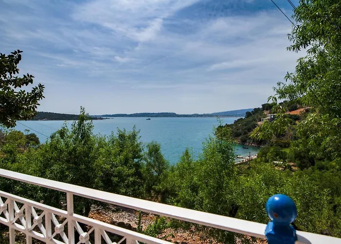 Sea View Retreat In Agios Konstantinos!